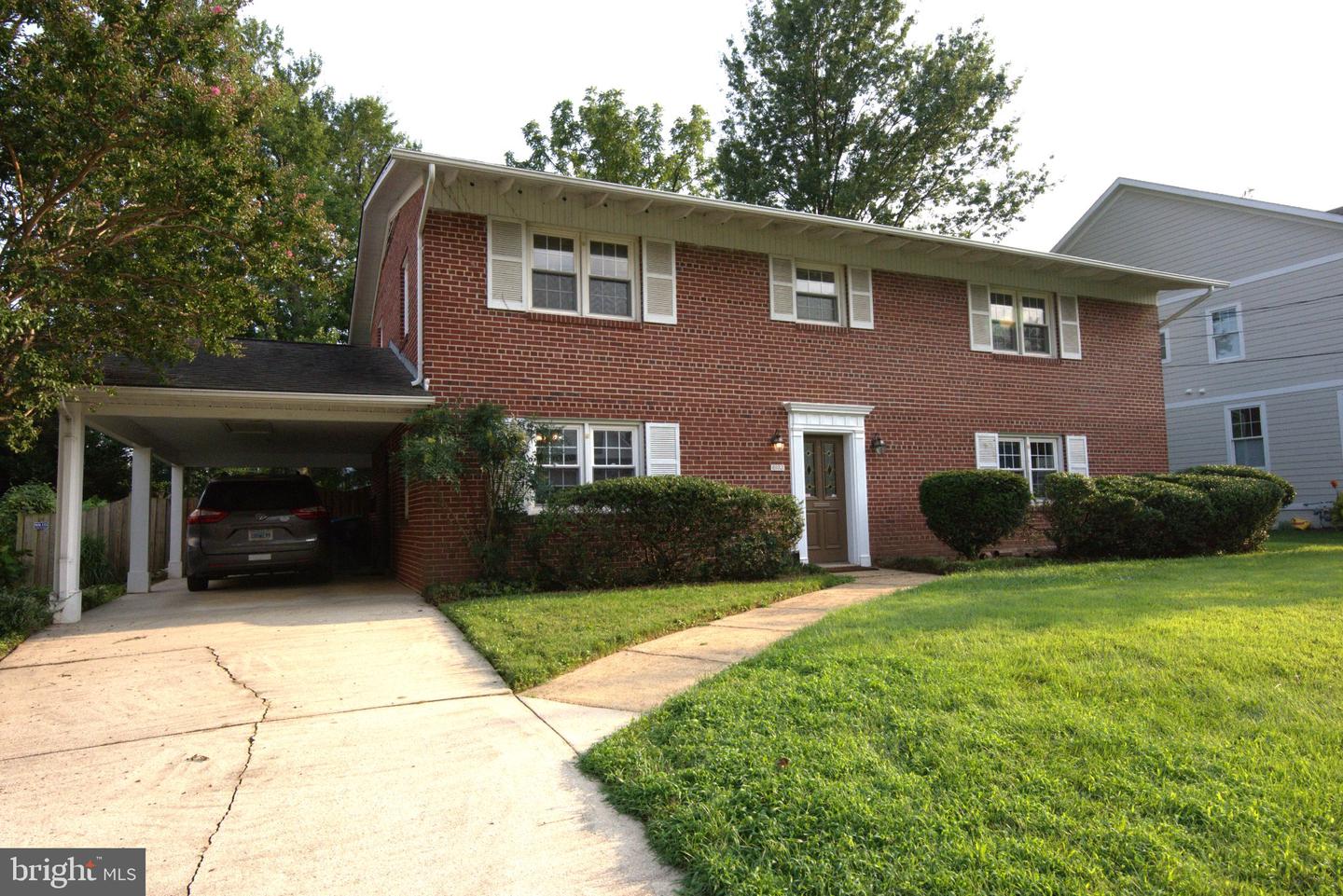 6933 Tyndale St Property Photo 2