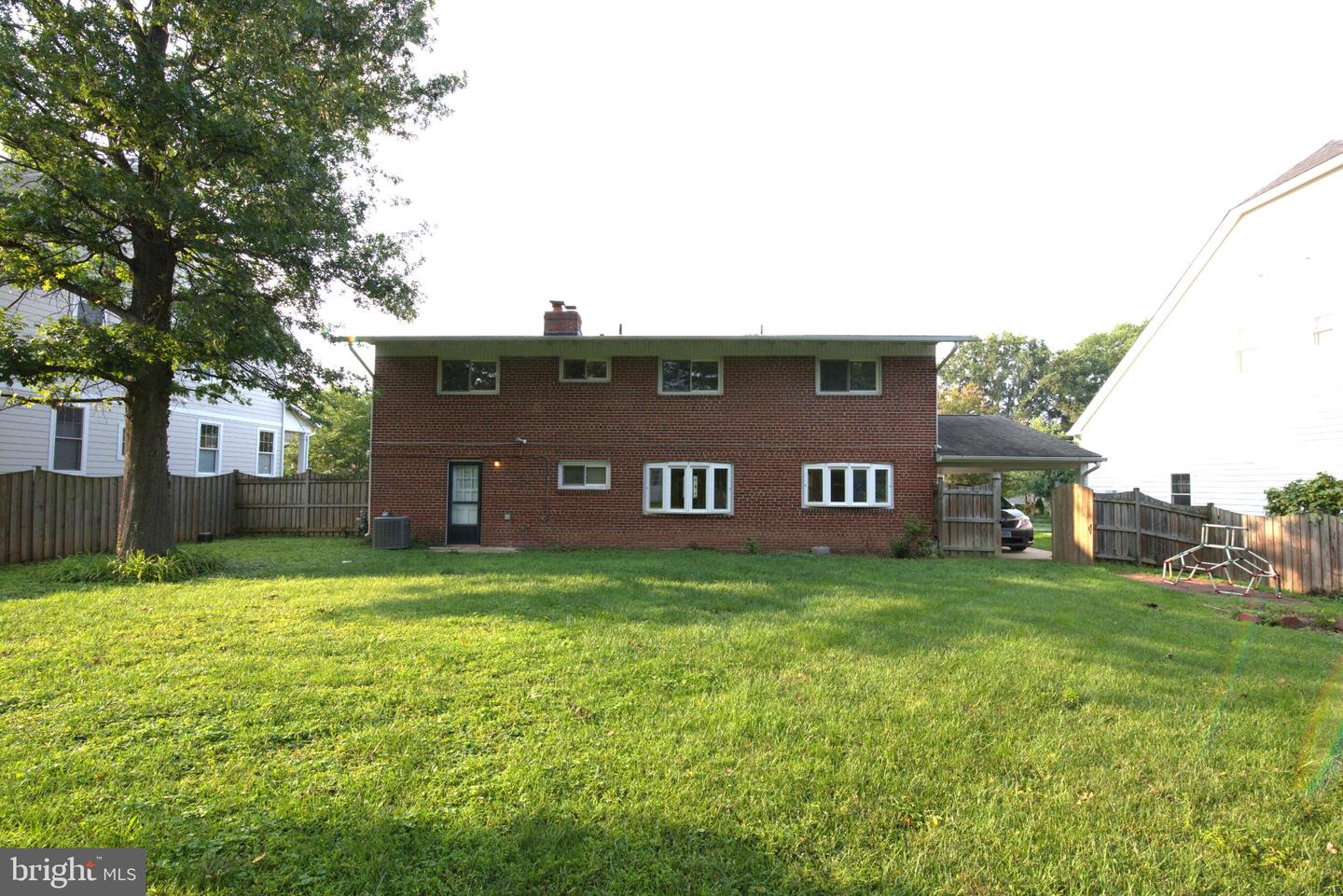 6933 Tyndale St Property Photo 3