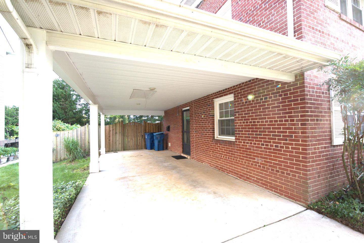 6933 Tyndale St Property Photo 5