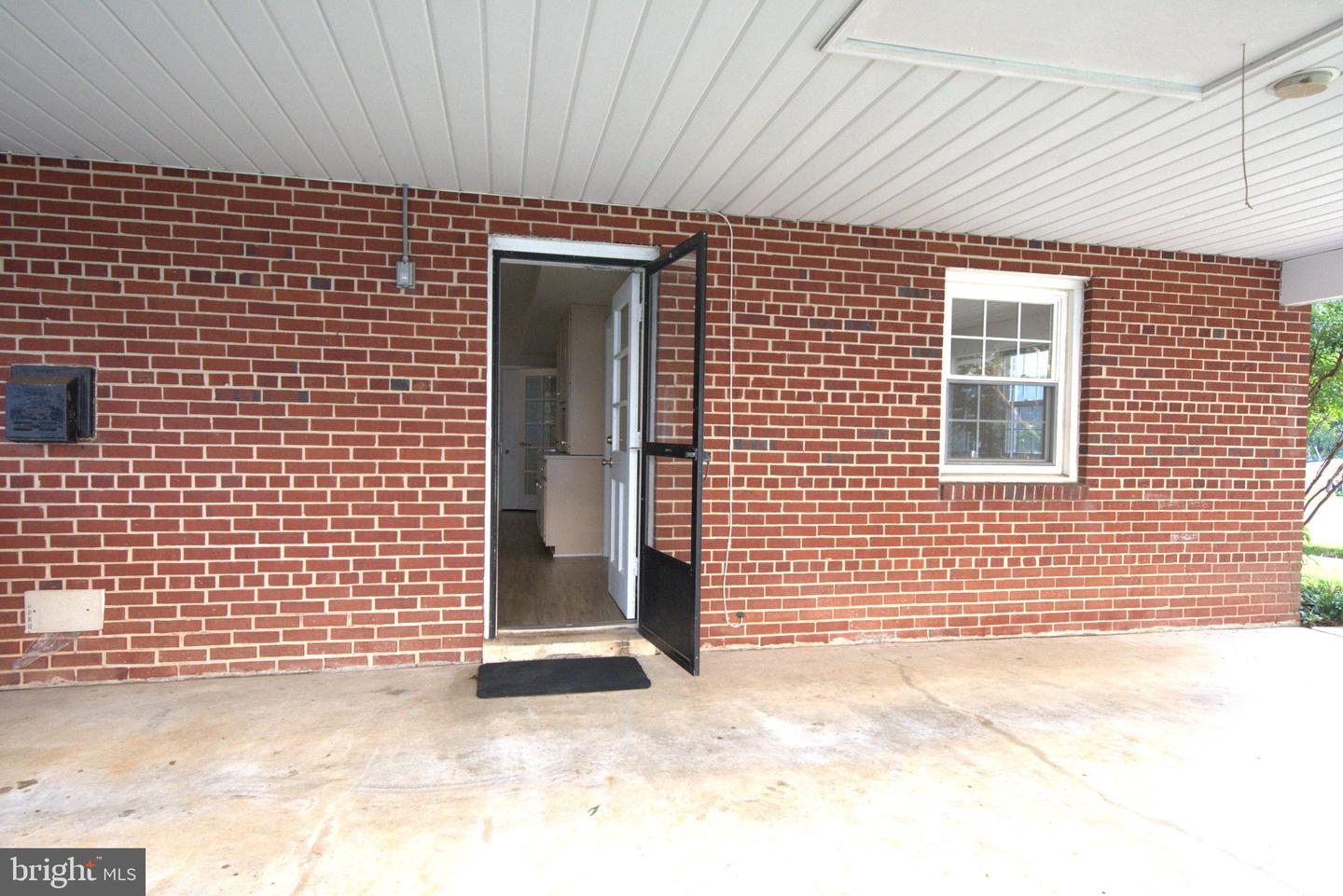 6933 Tyndale St Property Photo 6