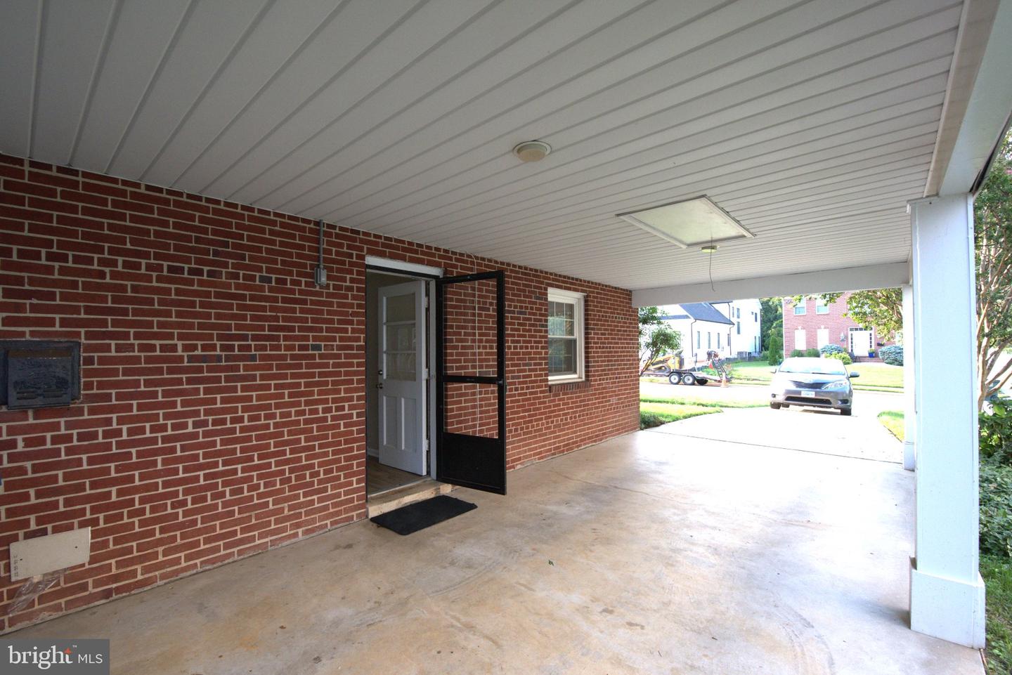 6933 Tyndale St Property Photo 7
