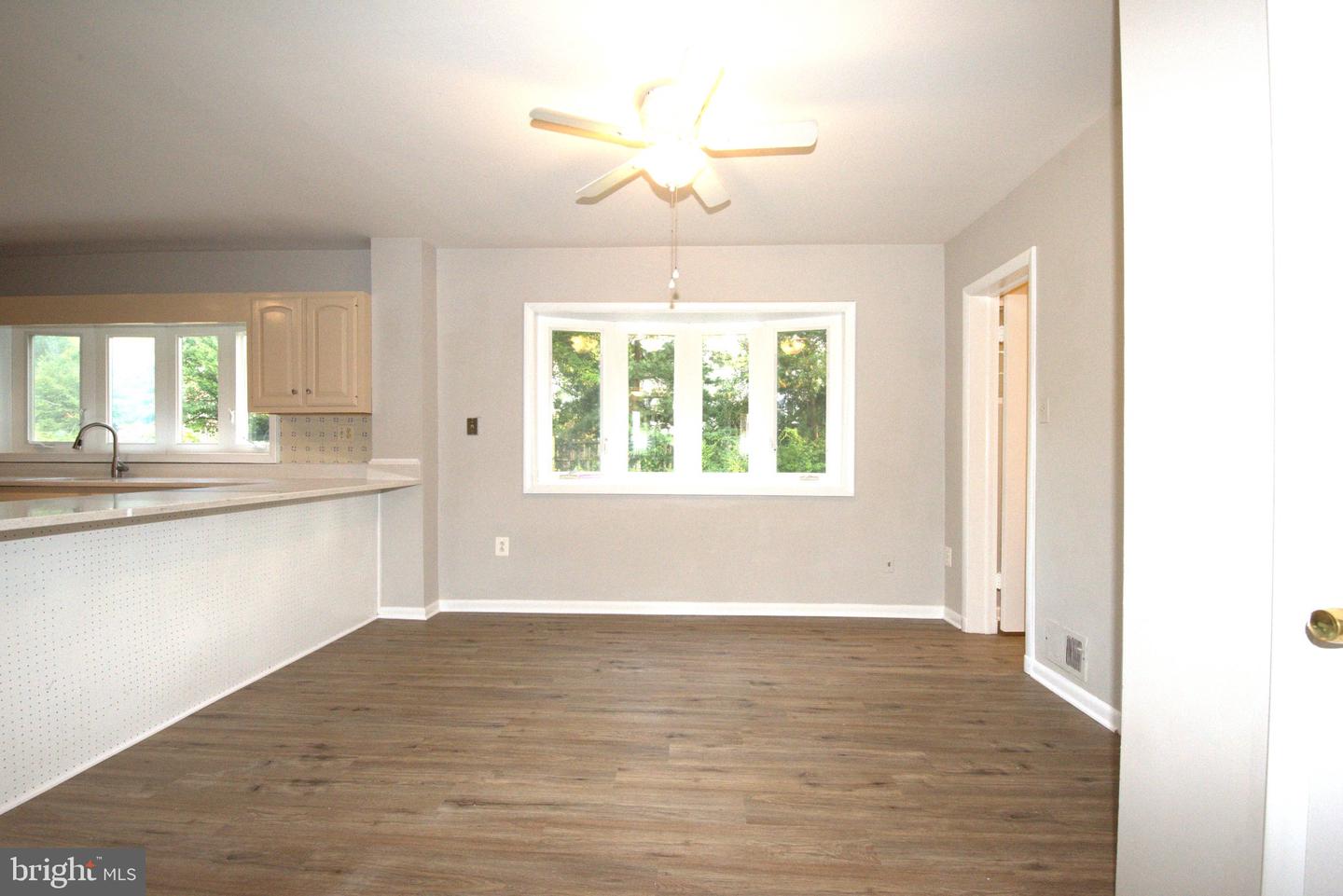 6933 Tyndale St Property Photo 8