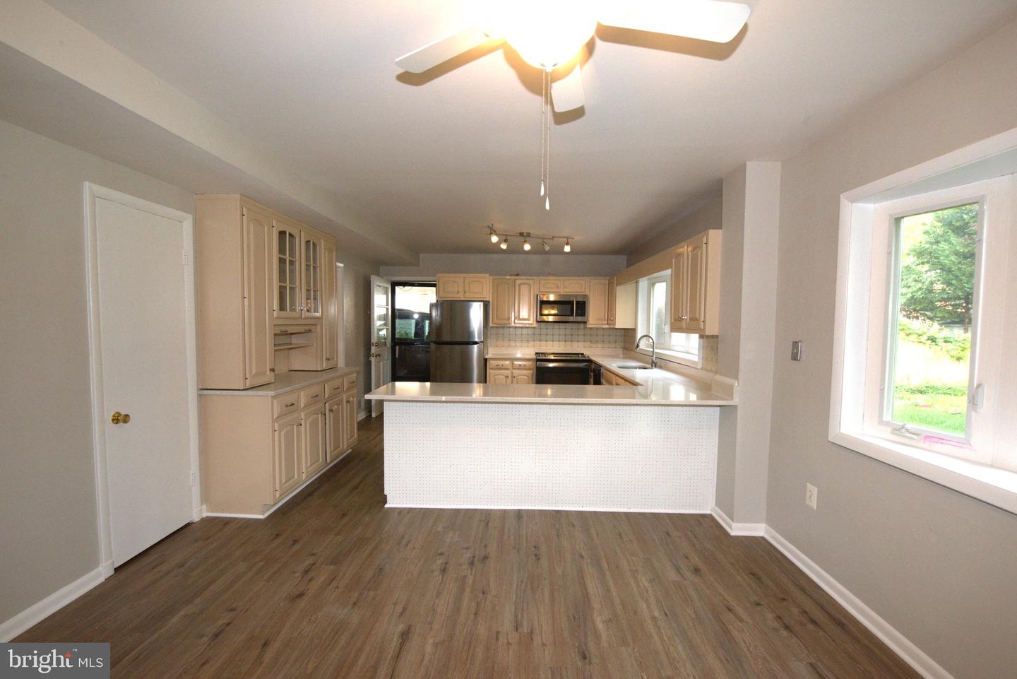 6933 Tyndale St Property Photo 9