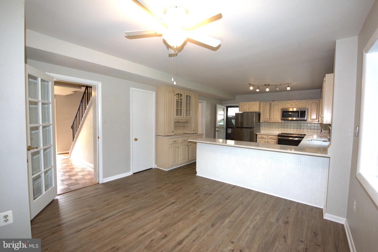6933 Tyndale St Property Photo 10