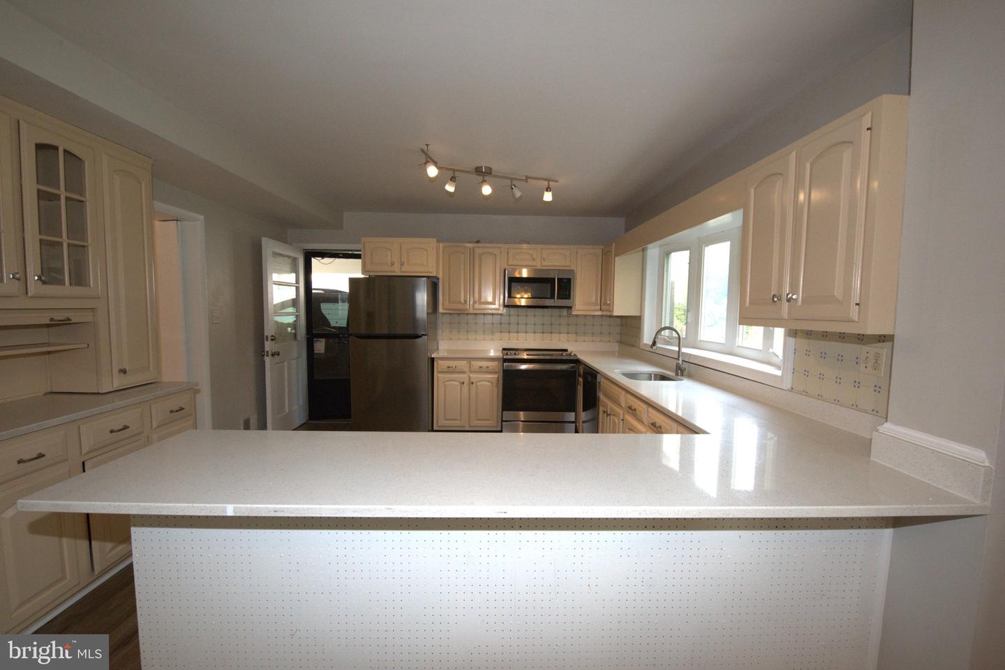 6933 Tyndale St Property Photo 11