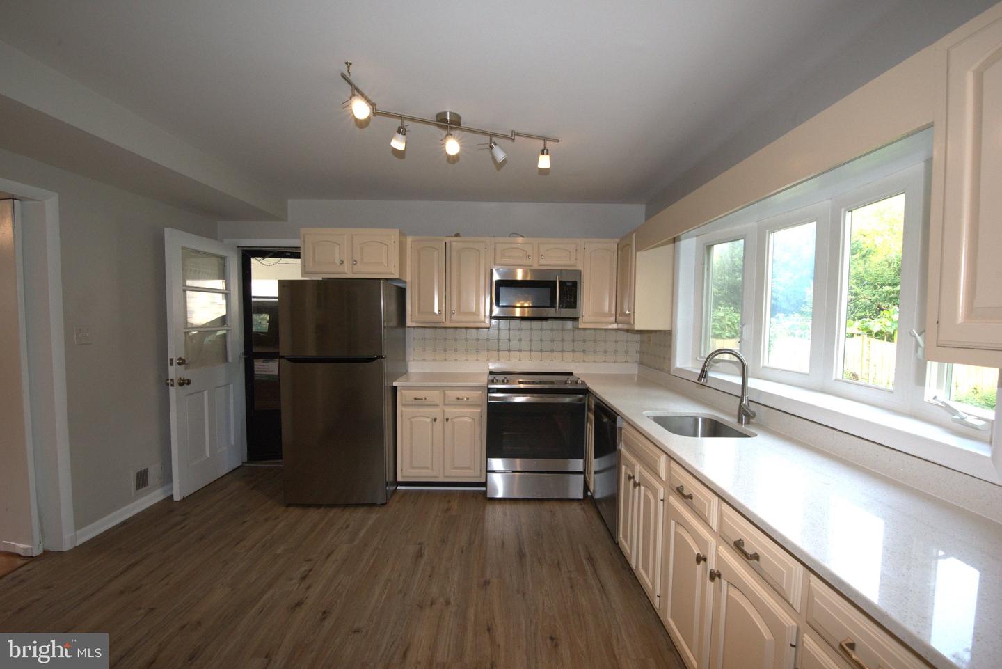 6933 Tyndale St Property Photo 13