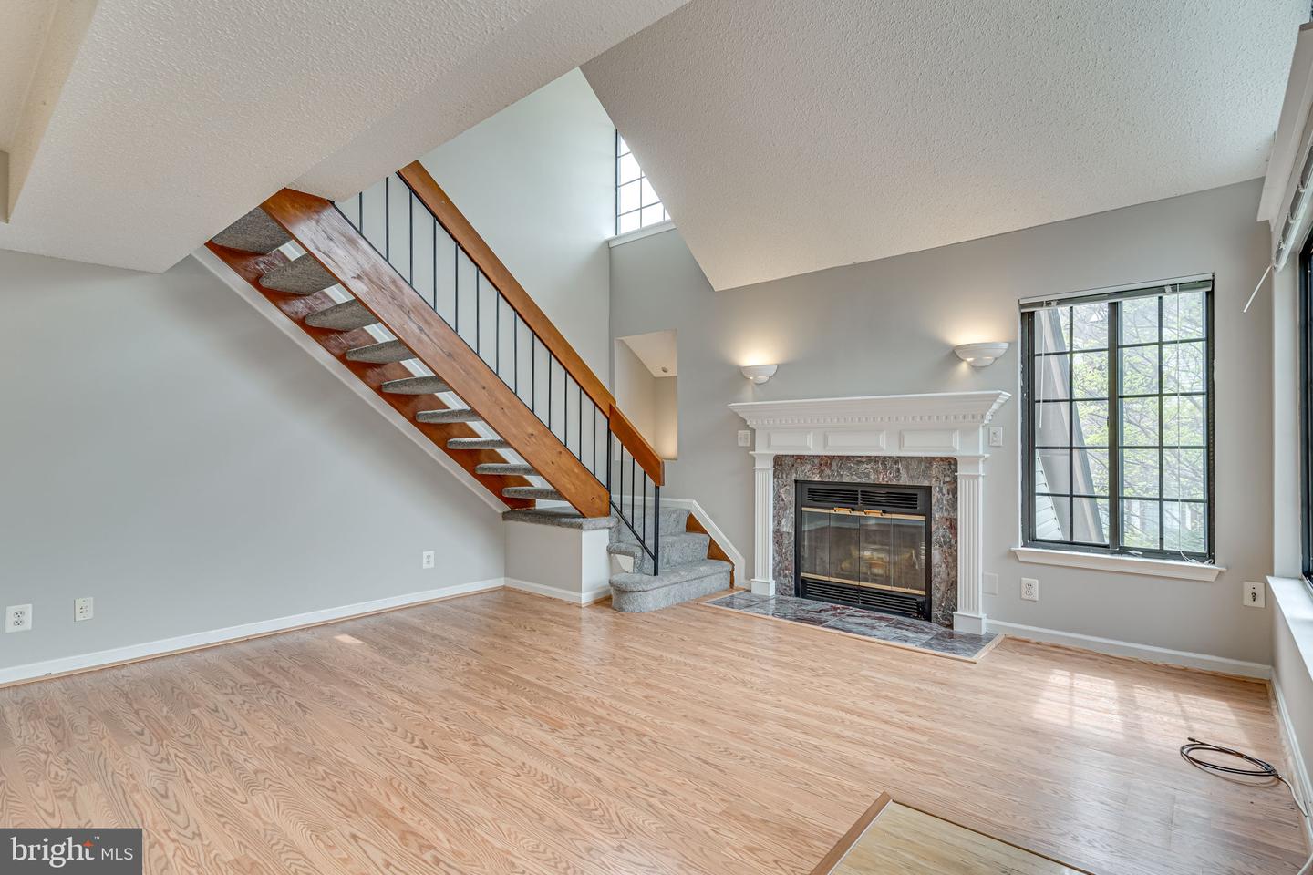 6015 Curtier Dr #e Property Photo 2