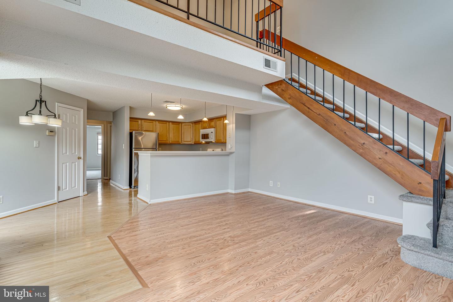 6015 Curtier Dr #e Property Photo 4