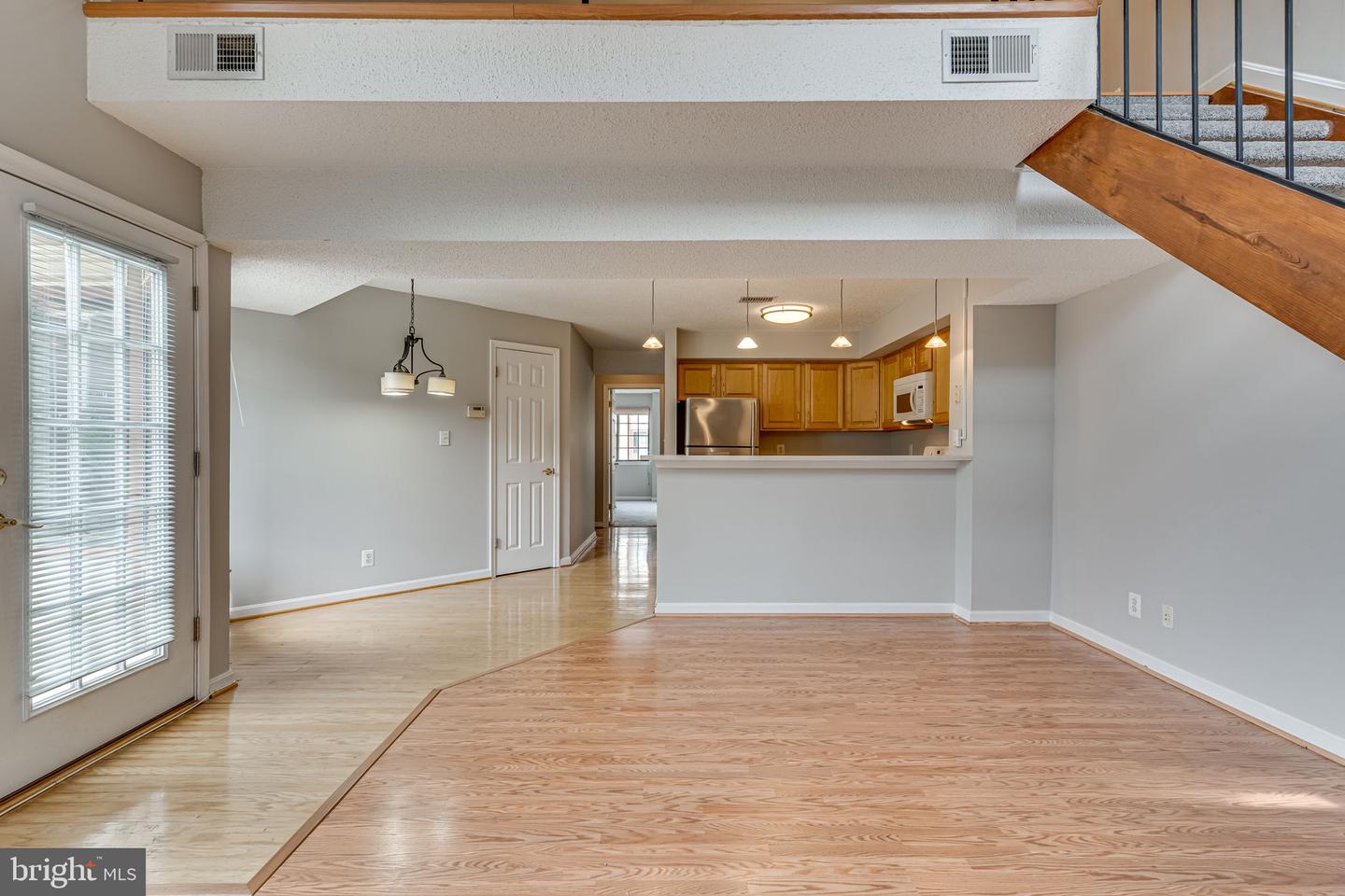 6015 Curtier Dr #e Property Photo 5