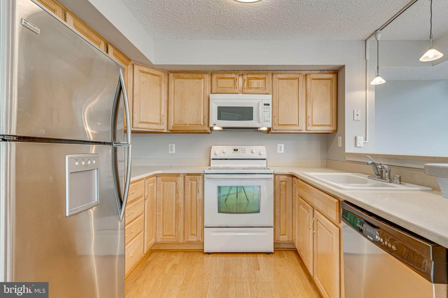 6015 Curtier Dr #e Property Photo 6