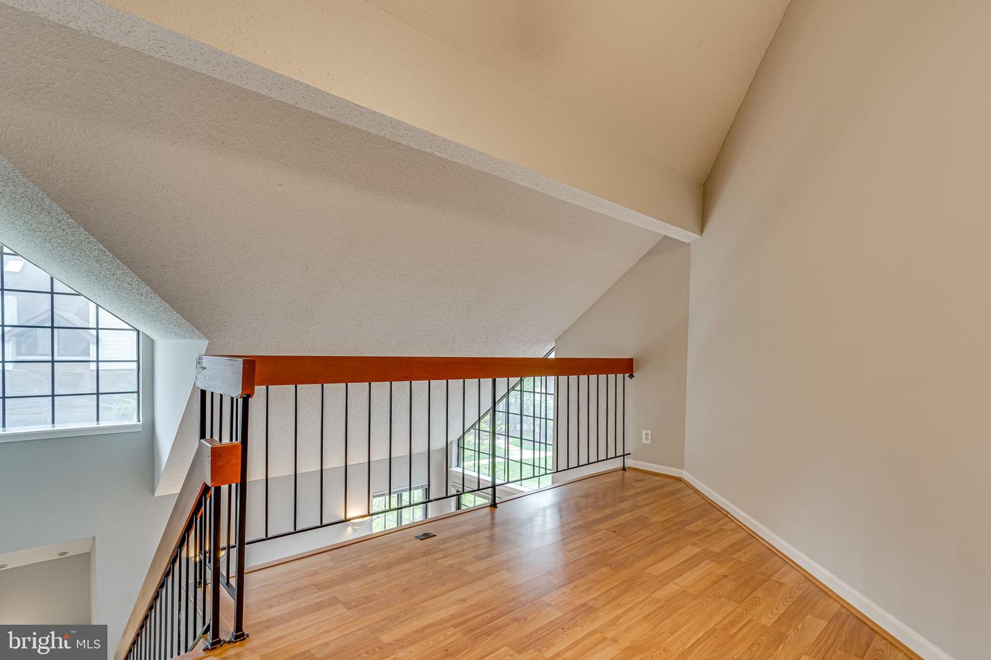 6015 Curtier Dr #e Property Photo 8