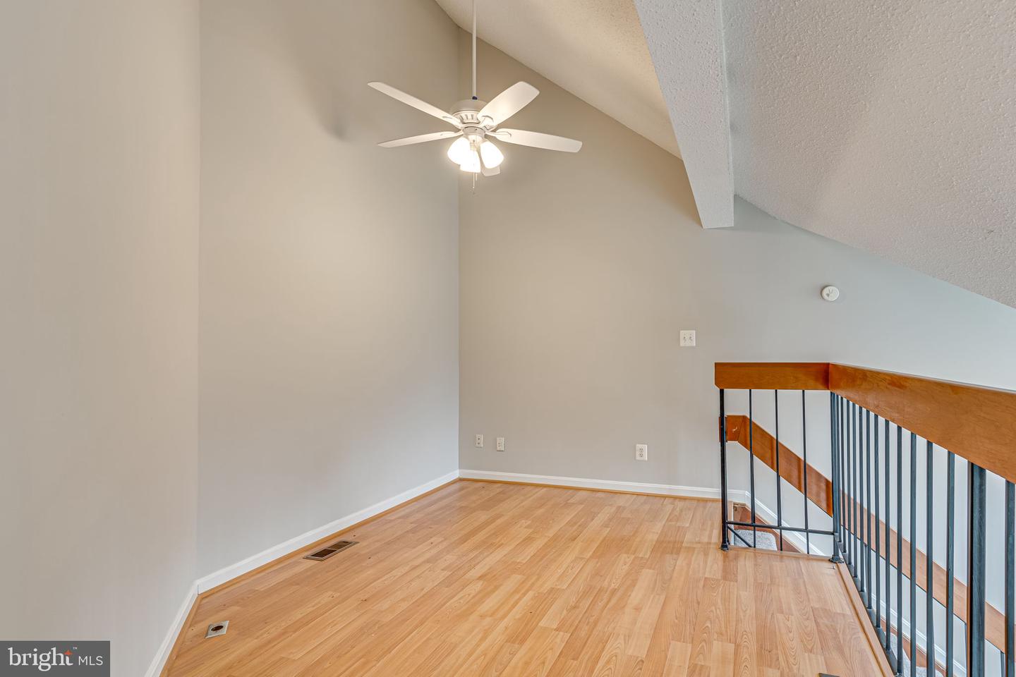 6015 Curtier Dr #e Property Photo 9