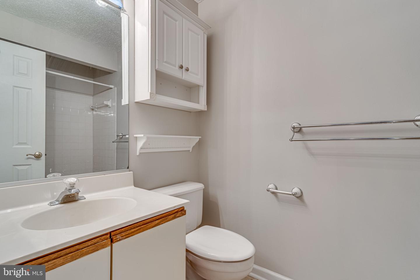 6015 Curtier Dr #e Property Photo 10