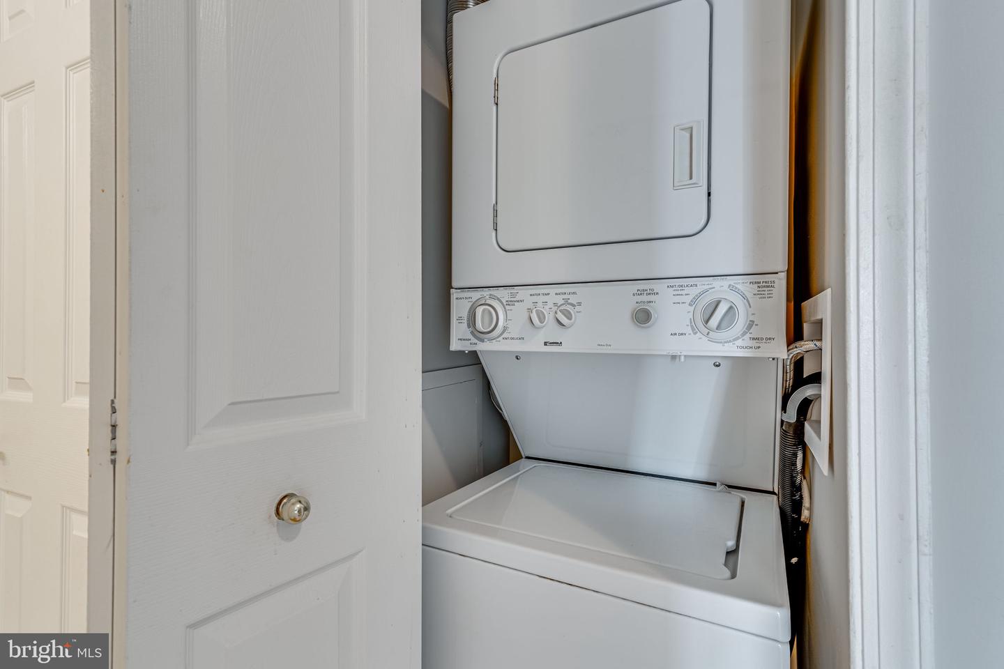 6015 Curtier Dr #e Property Photo 11
