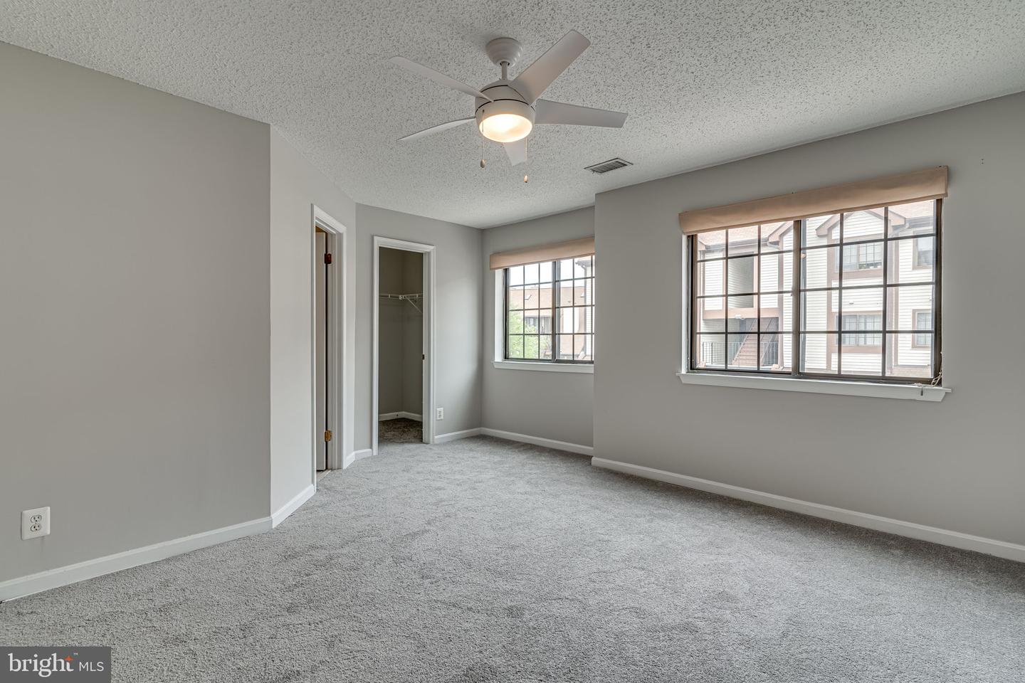 6015 Curtier Dr #e Property Photo 12