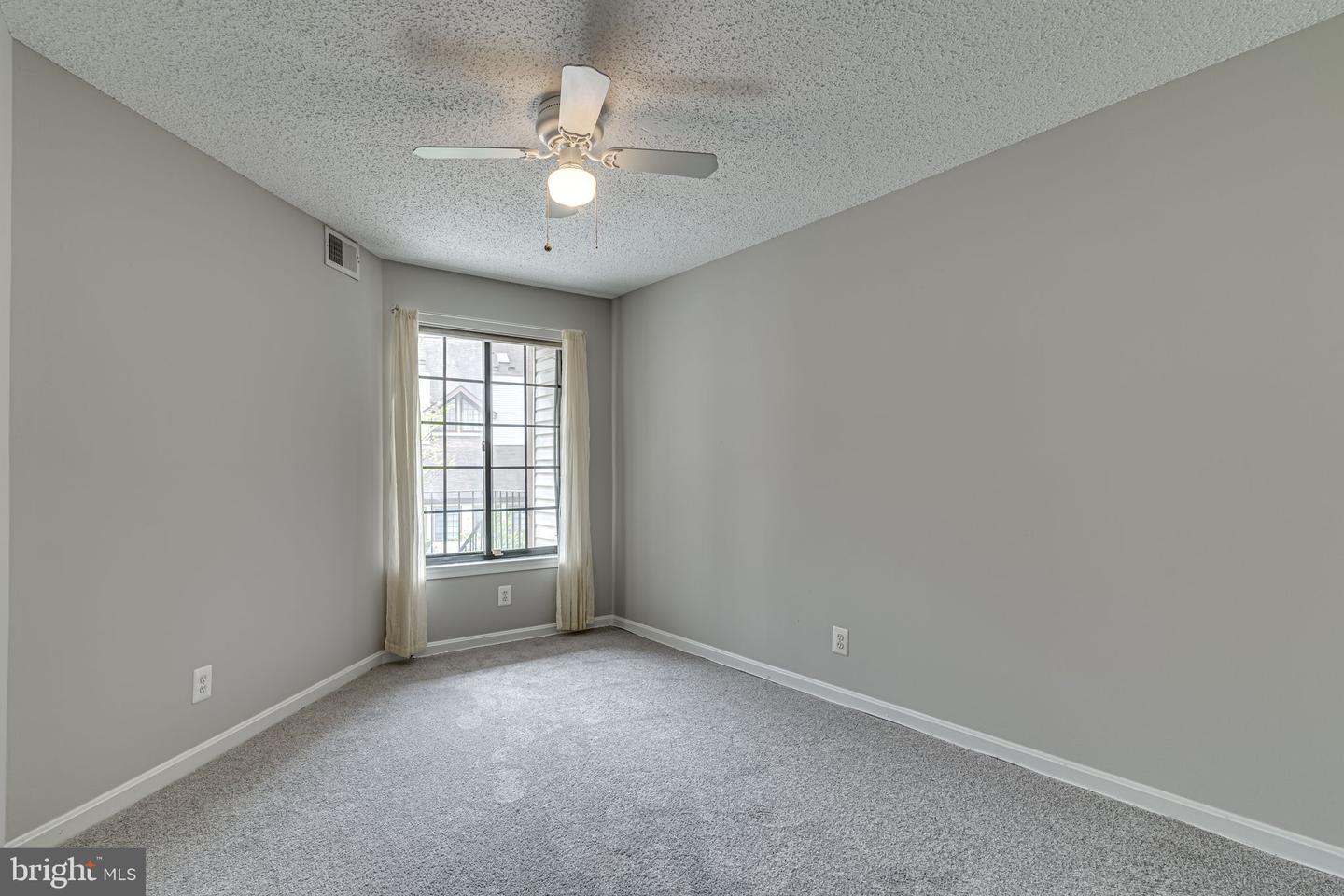 6015 Curtier Dr #e Property Photo 16