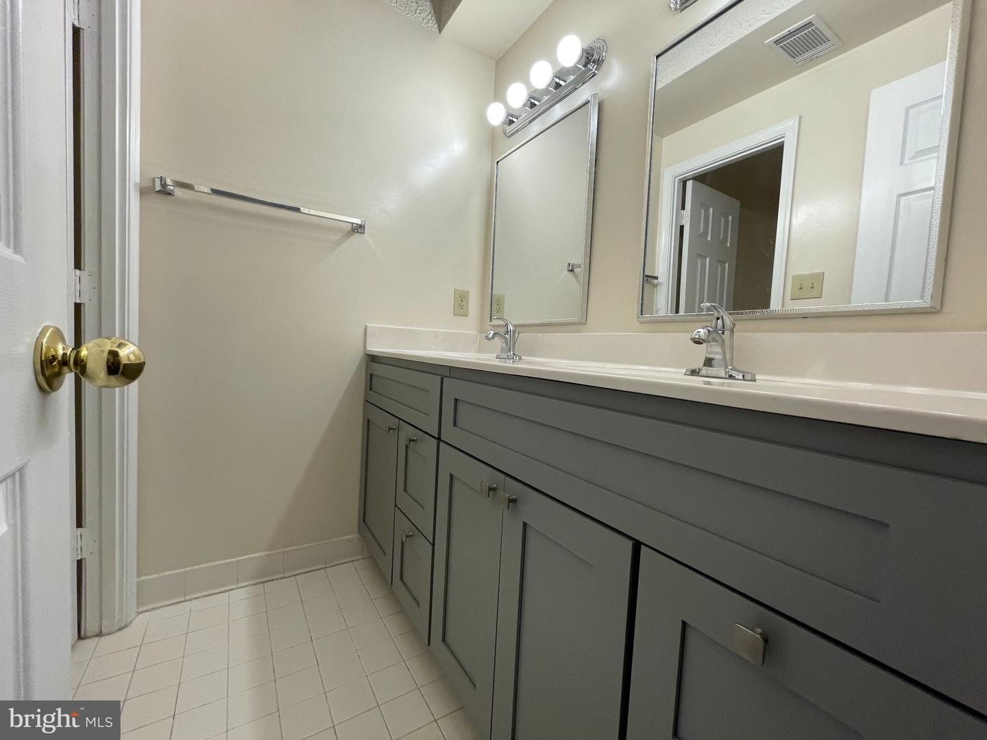 5931 Sir Cambridge Way Property Photo 9