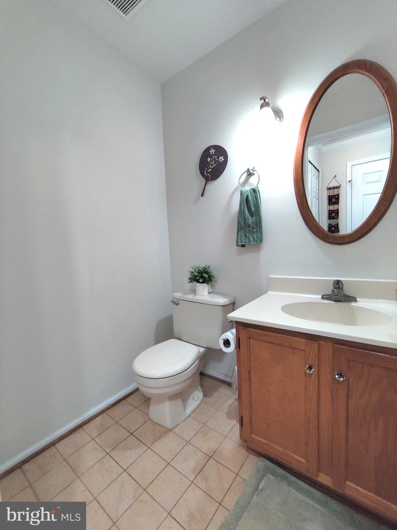 6061 Clay Spur Ct Property Photo 3