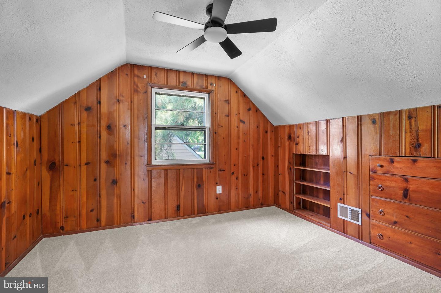 6927 Columbia Dr Property Photo 22