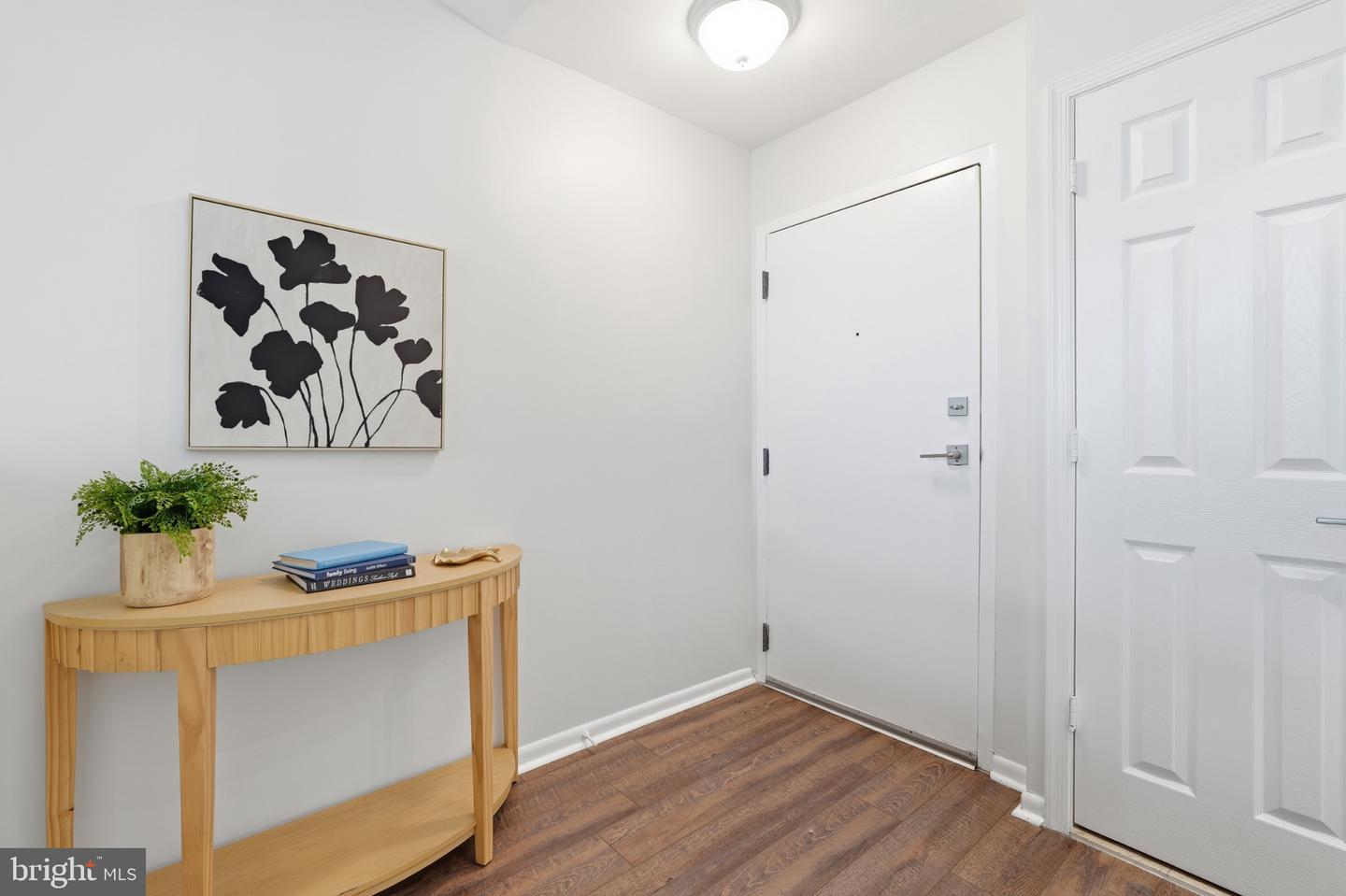 11559 Rolling Green Ct #300 Property Photo 3