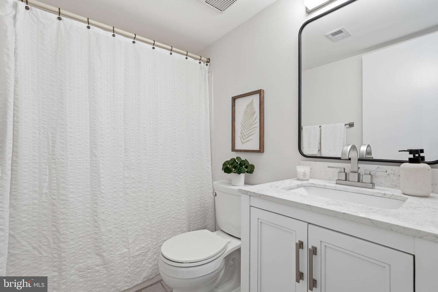 11559 Rolling Green Ct #300 Property Photo 14