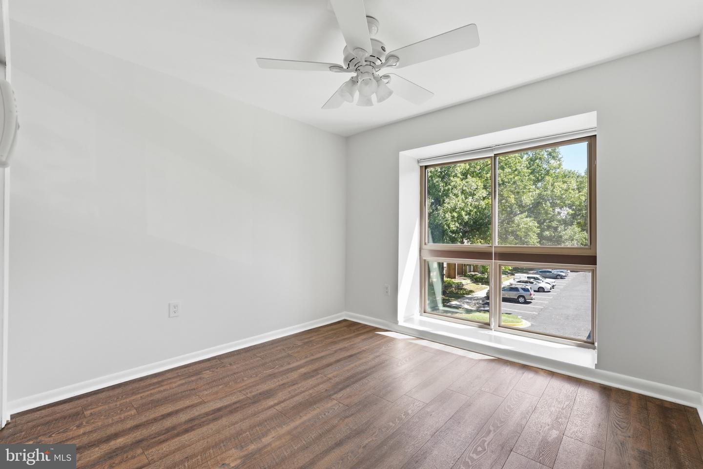 11559 Rolling Green Ct #300 Property Photo 21