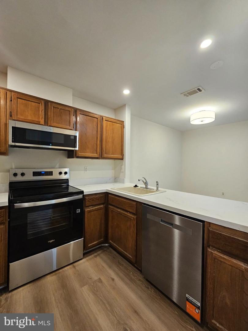 7705 Lexton Pl #e Property Photo 7