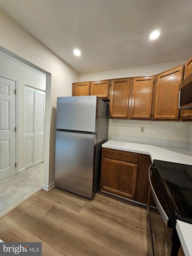 7705 Lexton Pl #e Property Photo 8