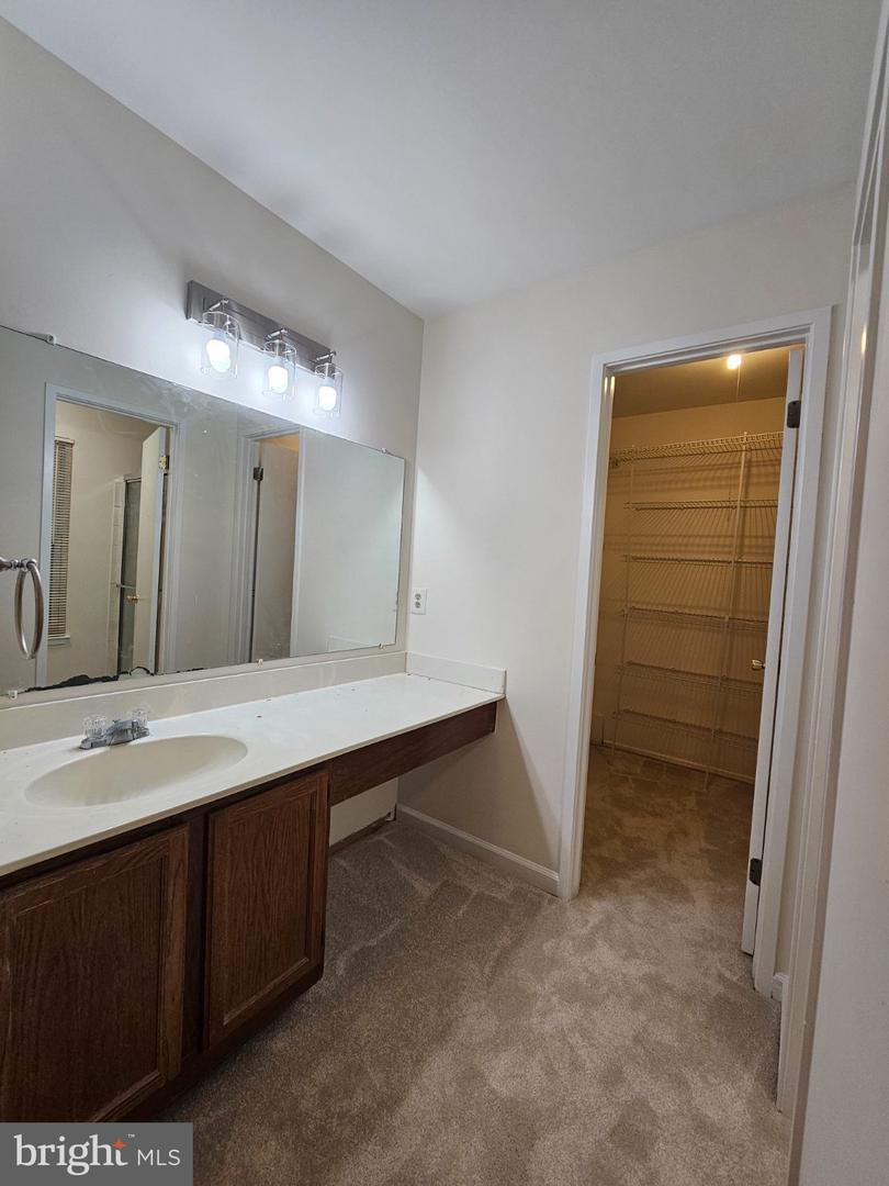 7705 Lexton Pl #e Property Photo 20