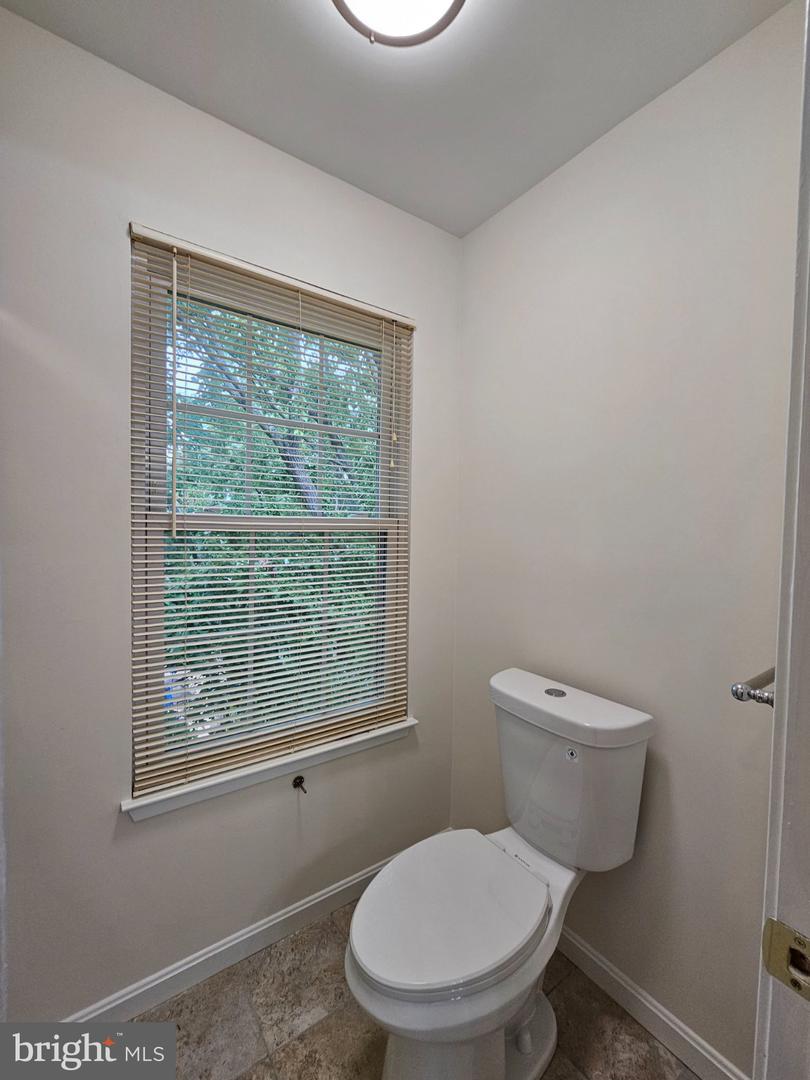 7705 Lexton Pl #e Property Photo 21