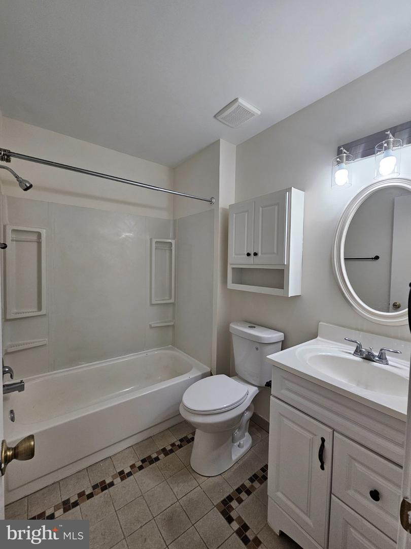7705 Lexton Pl #e Property Photo 26