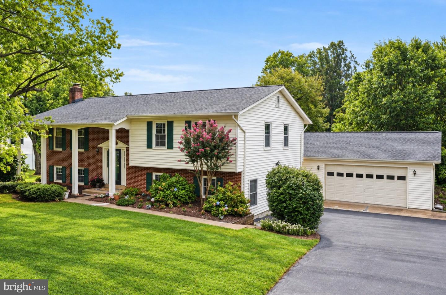 3213 Allness Ln Property Photo 1