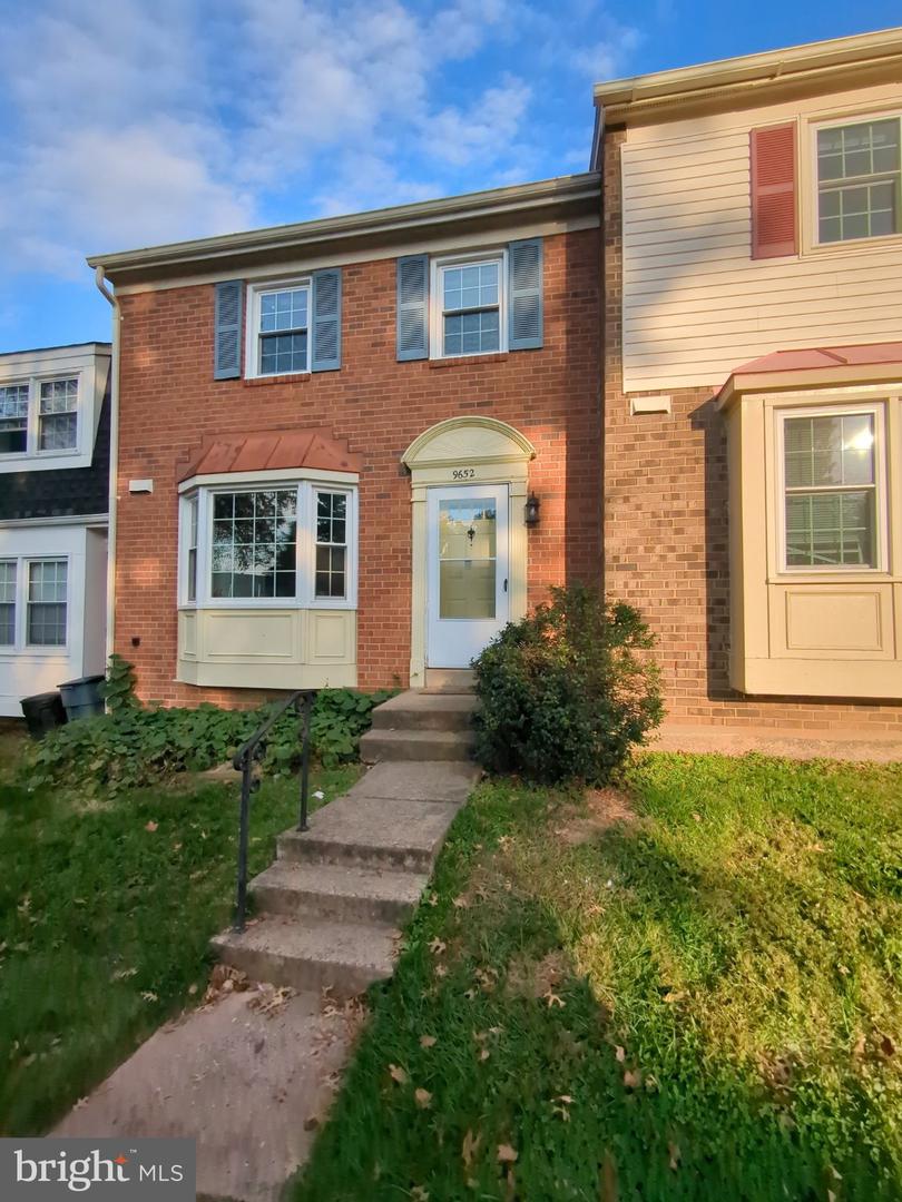 9652 THACKERY SQ Property Photo 1
