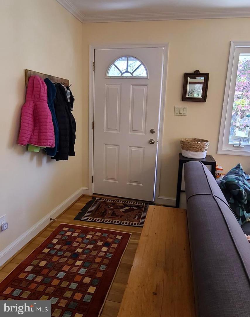 7126 Sanford Ct Property Photo 2