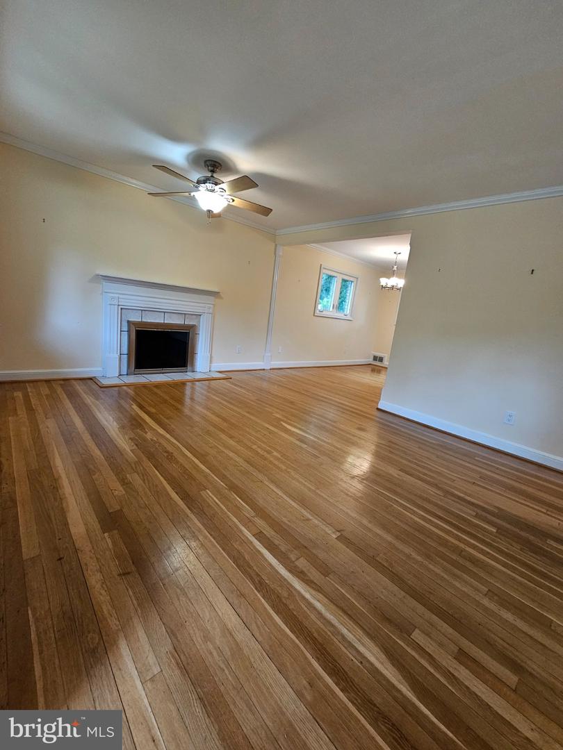 7126 Sanford Ct Property Photo 4