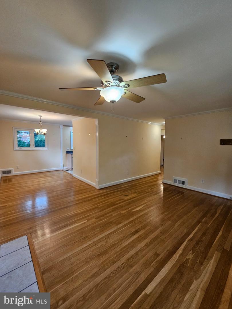 7126 Sanford Ct Property Photo 5