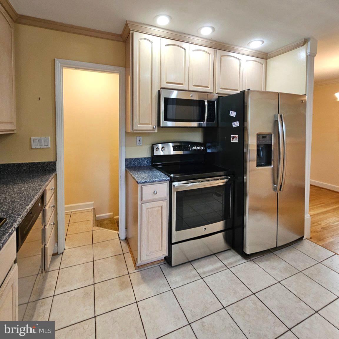 7126 Sanford Ct Property Photo 8