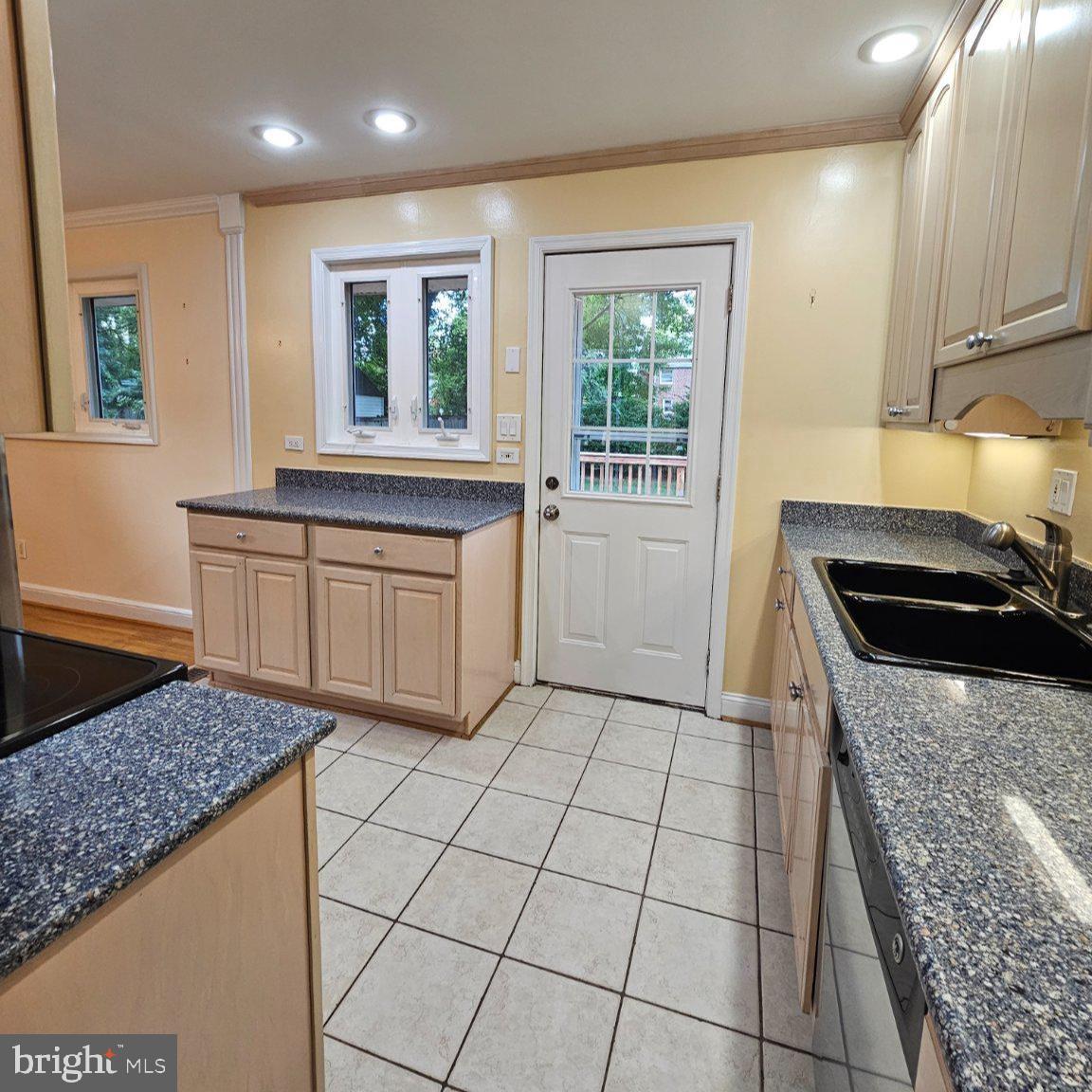 7126 Sanford Ct Property Photo 9