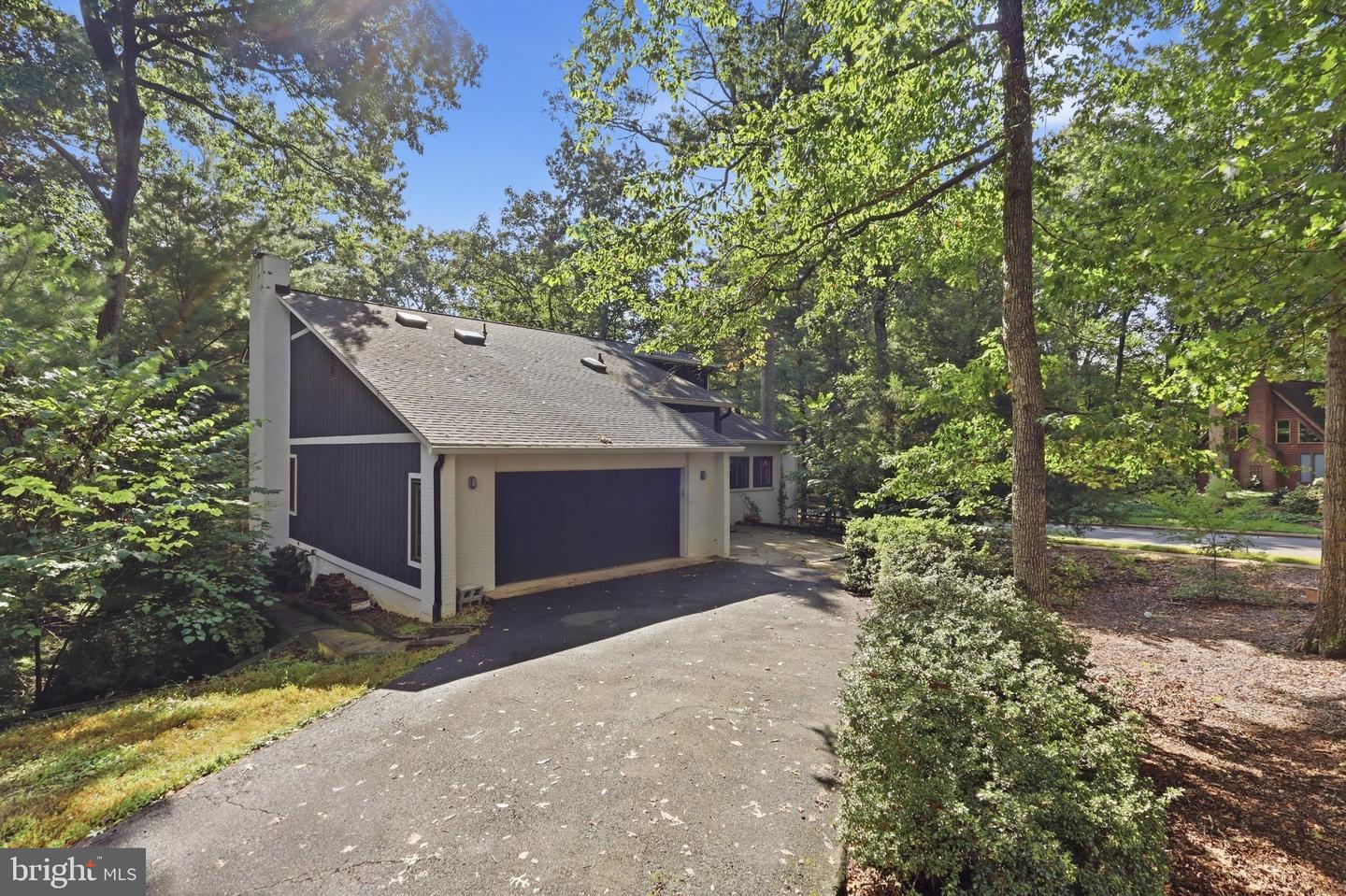 2025 Mock Orange Ct Property Photo 2