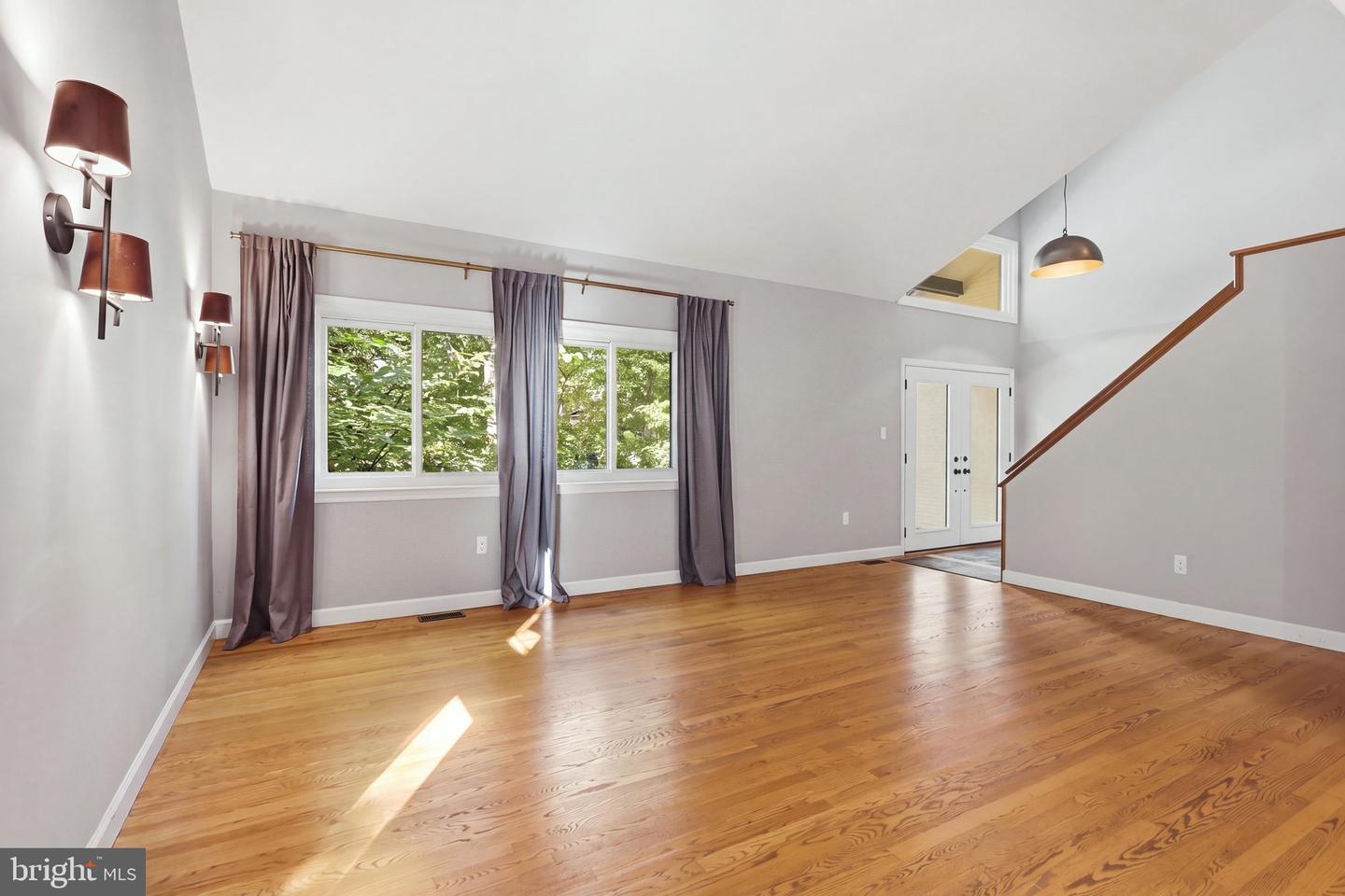 2025 Mock Orange Ct Property Photo 4