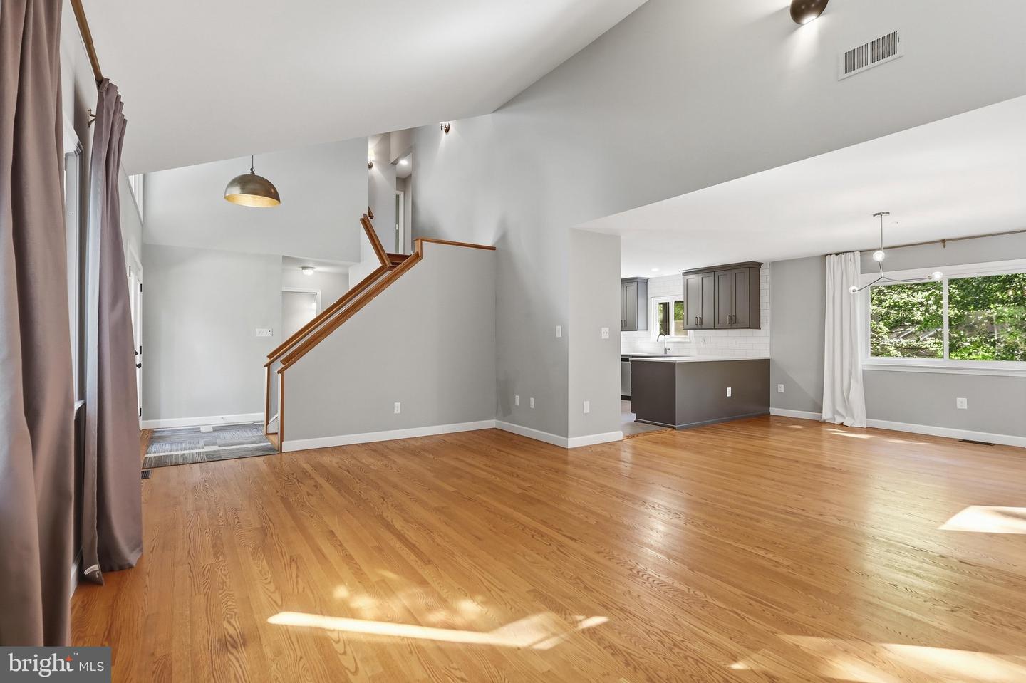 2025 Mock Orange Ct Property Photo 6