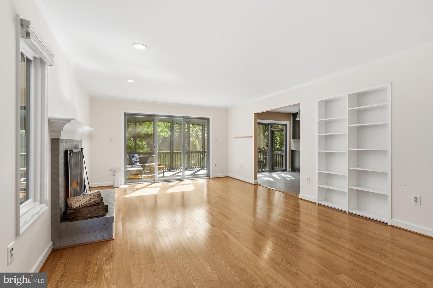 2025 Mock Orange Ct Property Photo 17