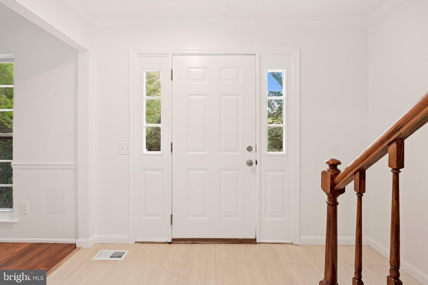 5986 Powells Landing Rd Property Photo 4