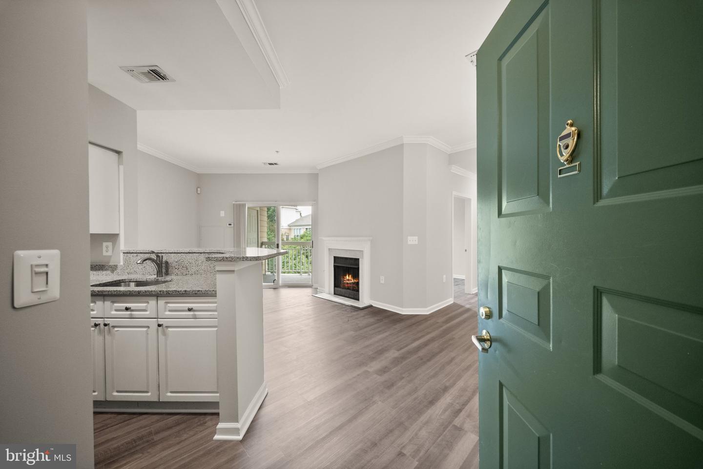 12913 Alton Sq #411 Property Photo 6