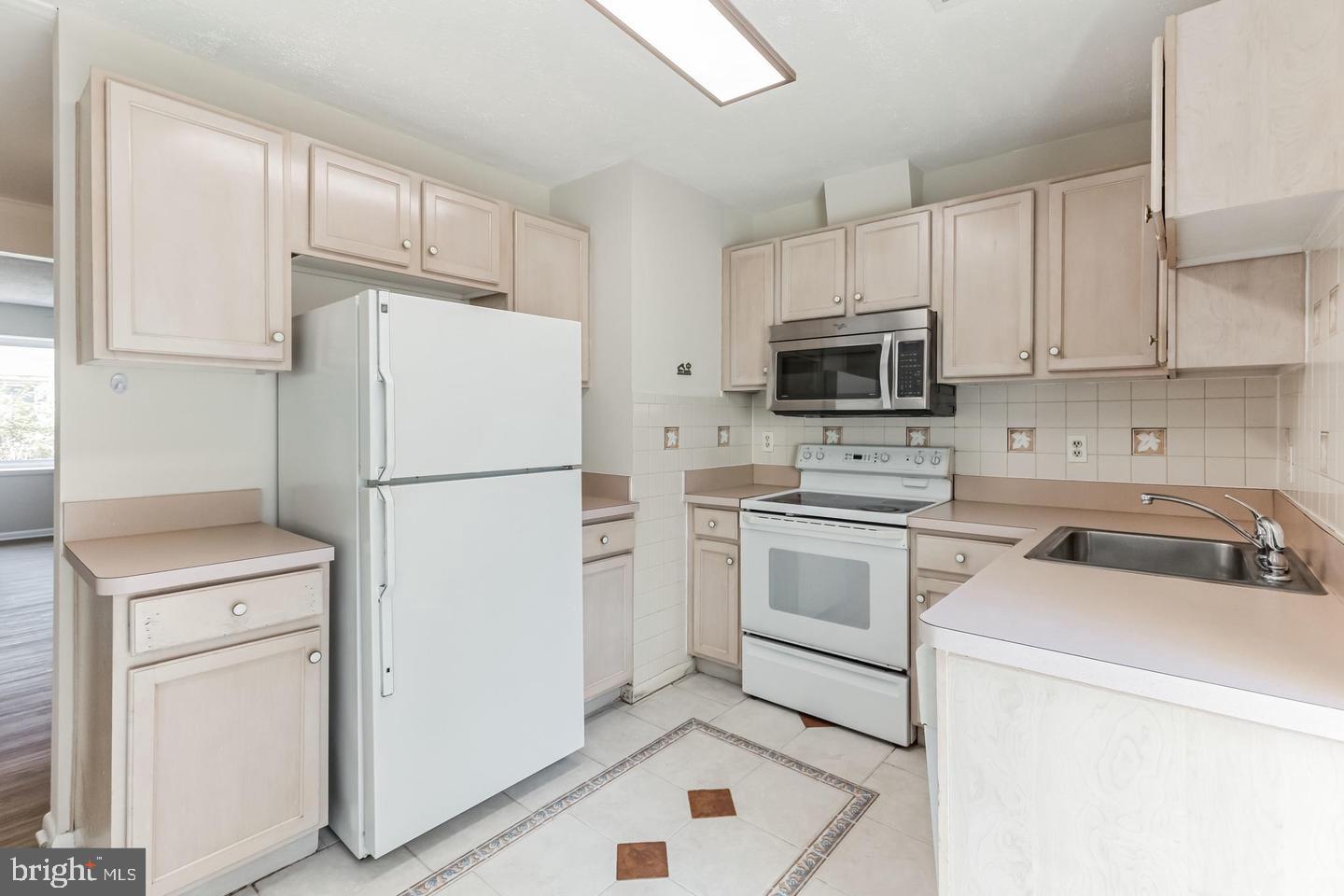 13802 Sauterne Way Property Photo 8
