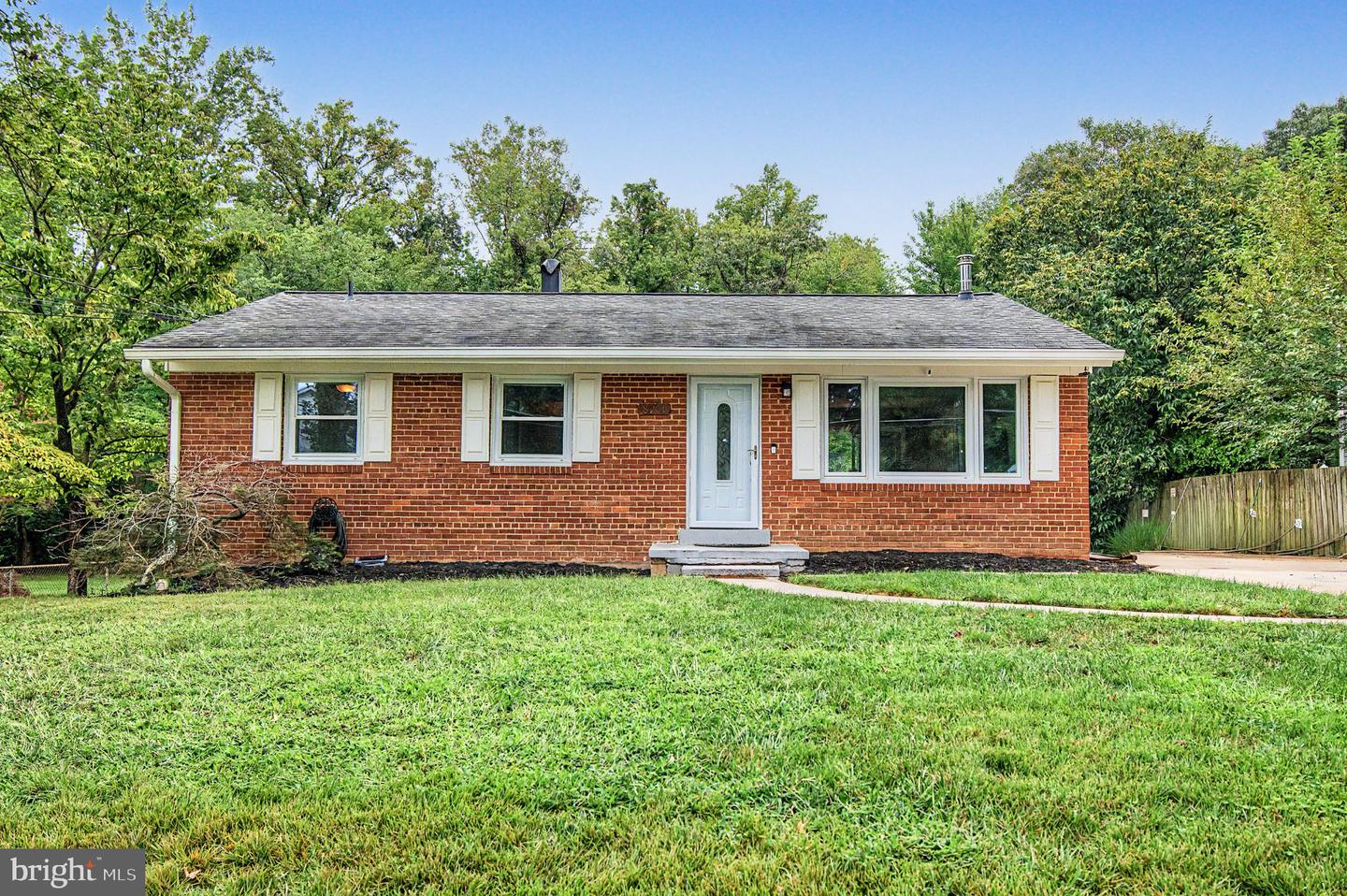 8901 Lagrange St Property Photo 3