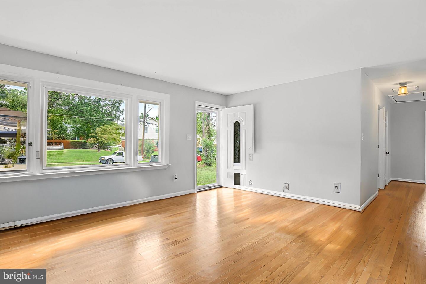 8901 Lagrange St Property Photo 21