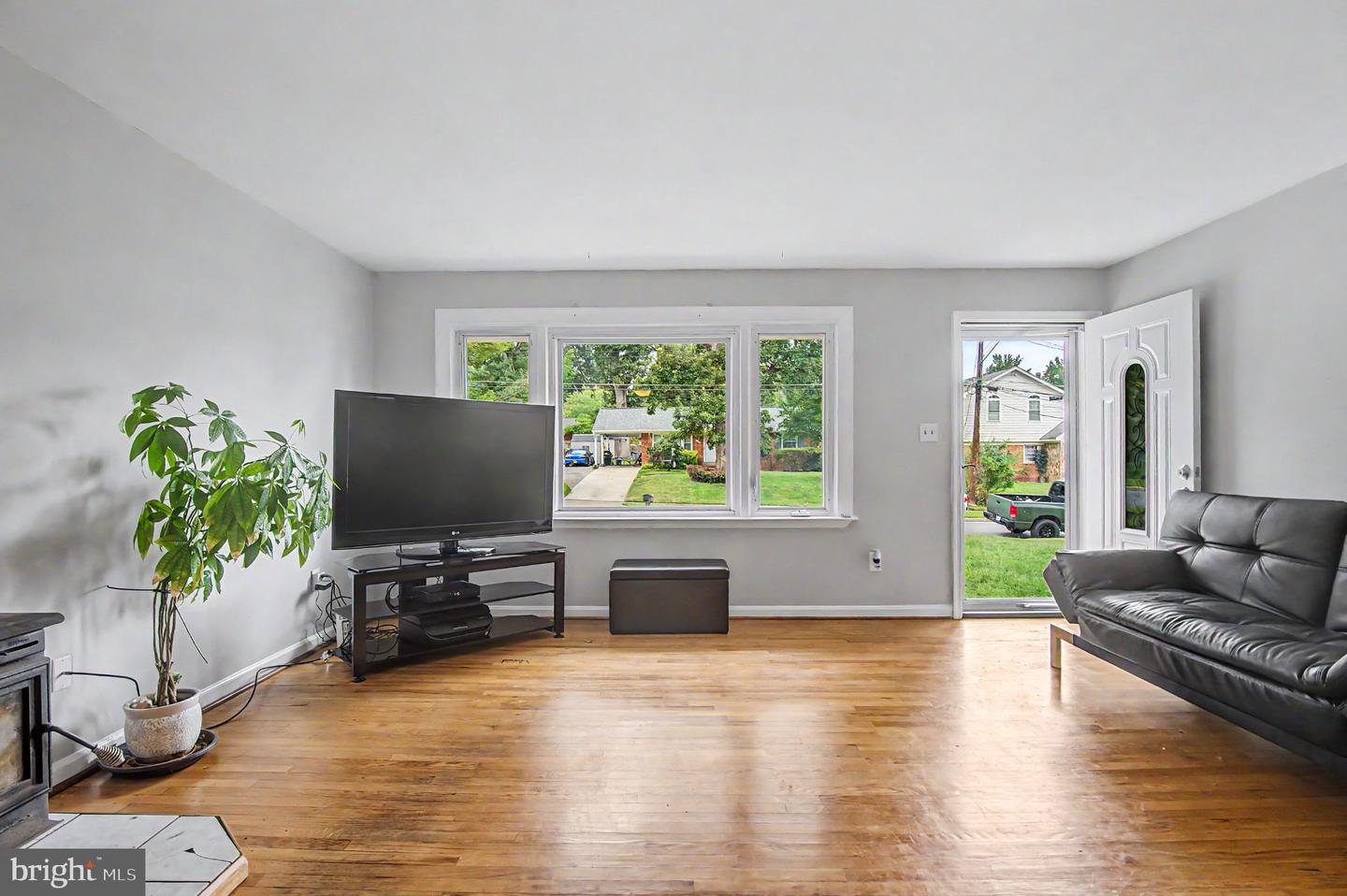 8901 Lagrange St Property Photo 23