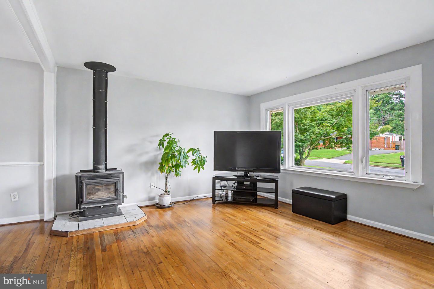8901 Lagrange St Property Photo 25