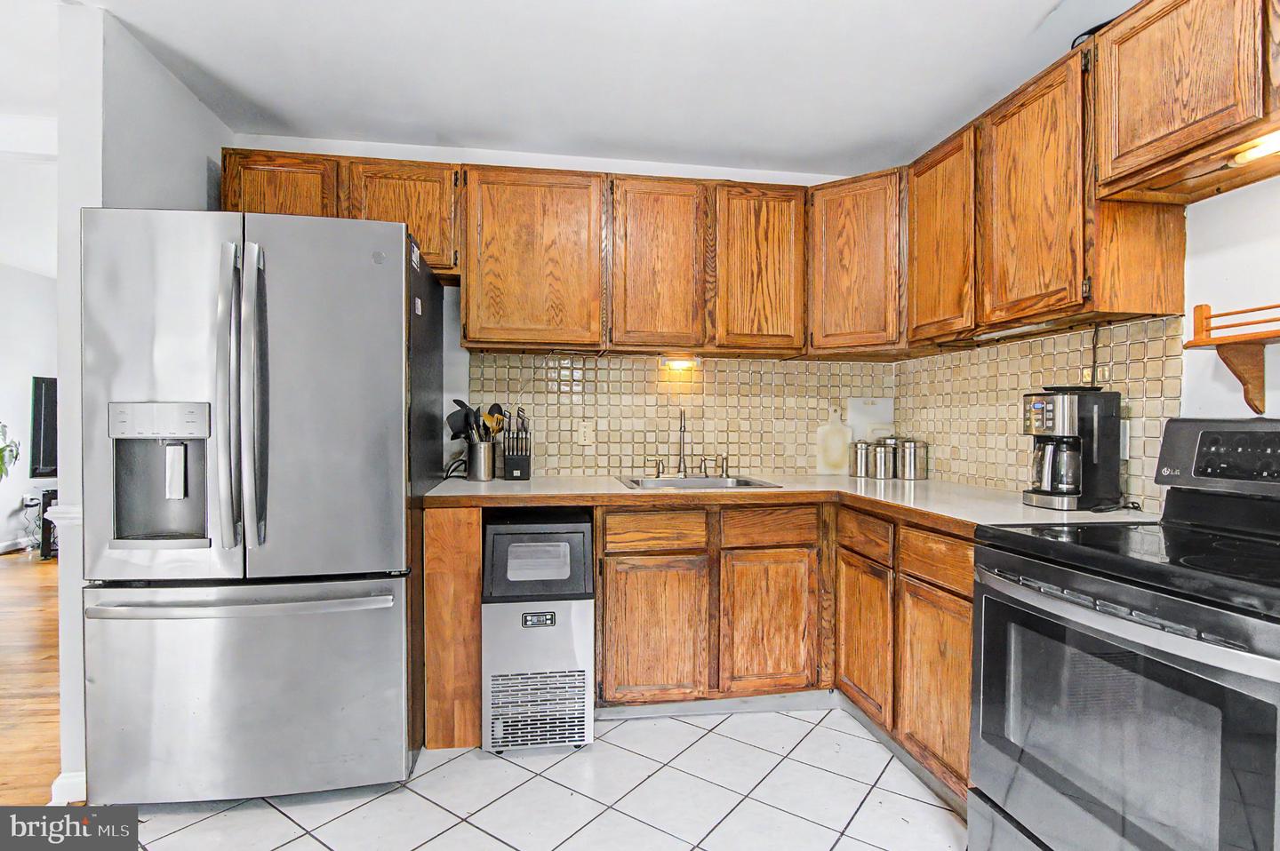 8901 Lagrange St Property Photo 33